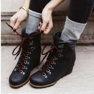 EUC Sorel Conquest Wedge Lux Lace Up Boot Black